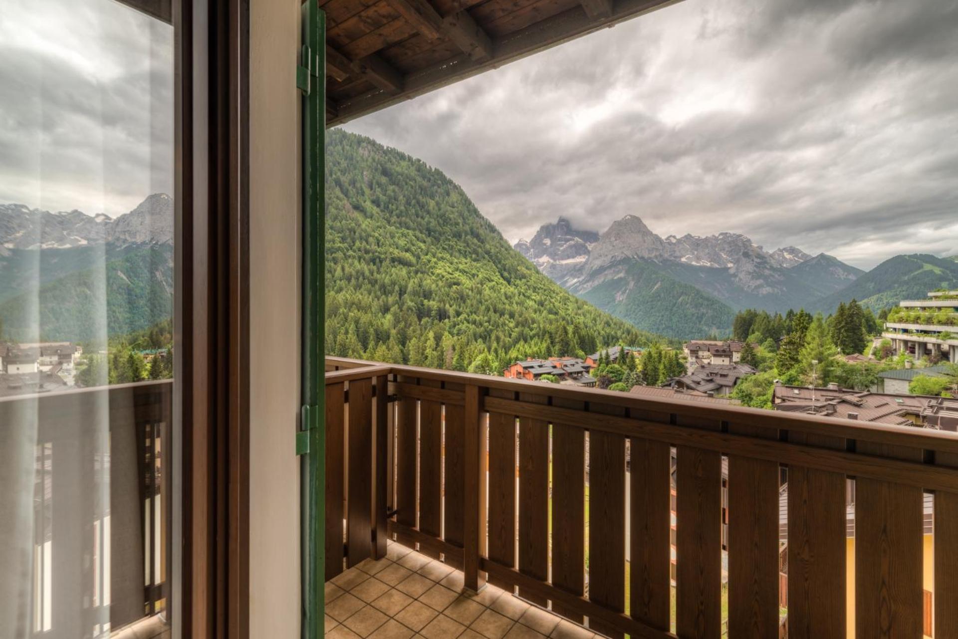 Hotel Betulla Мадонна-ди-Кампильо Экстерьер фото
